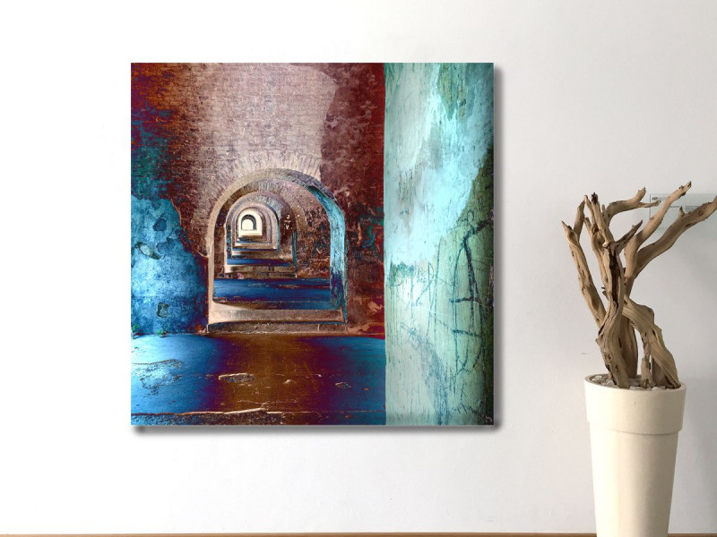 Wandgestaltung Ruine – Quadratisches Kunstbild im Raumbeispiel