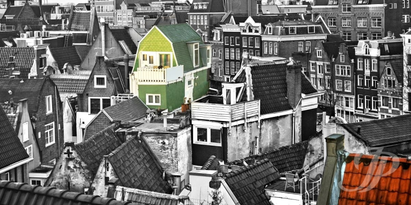 Abstraktes Wandbild Amsterdam – Historische Häuserzeile mit Farbakzenten